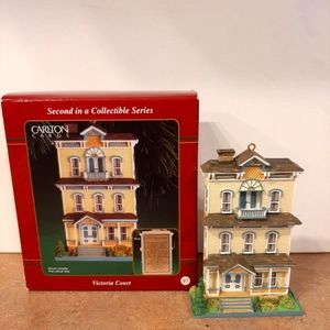 Carlton Cards Victoria Court Ornament